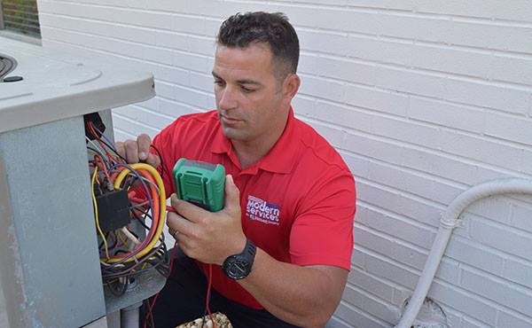 technician-working-on-ac-unit